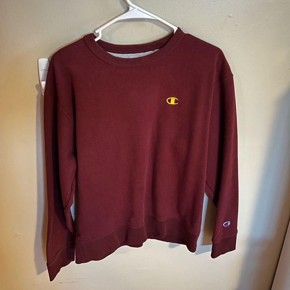 Champion Burgundy sweater size M. Worn once. Perfect condition